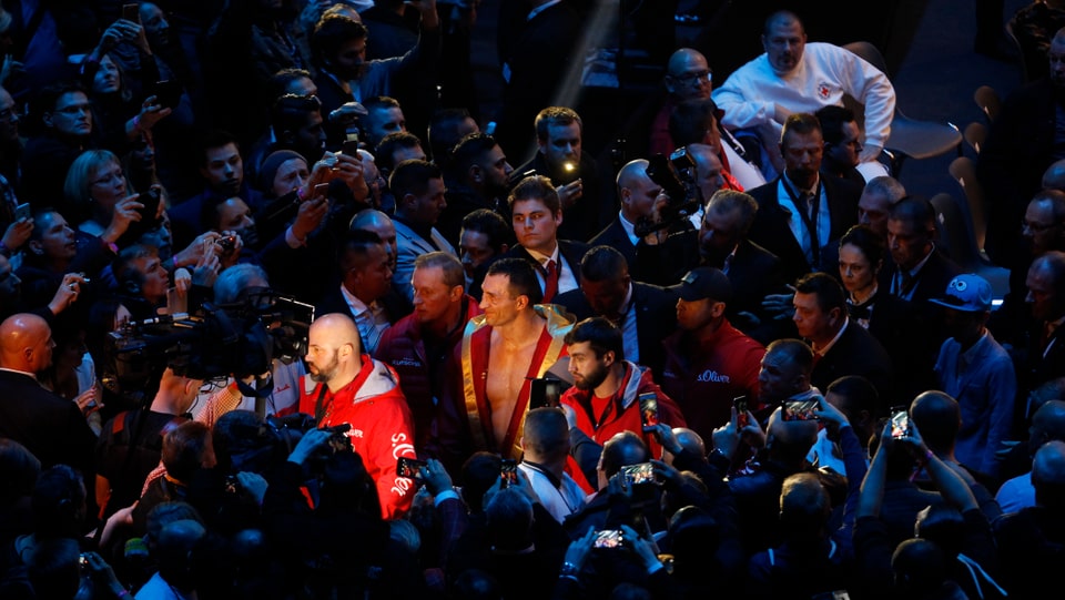 Boxer Wladimir Klitschko auf dem Weg in den Ring.