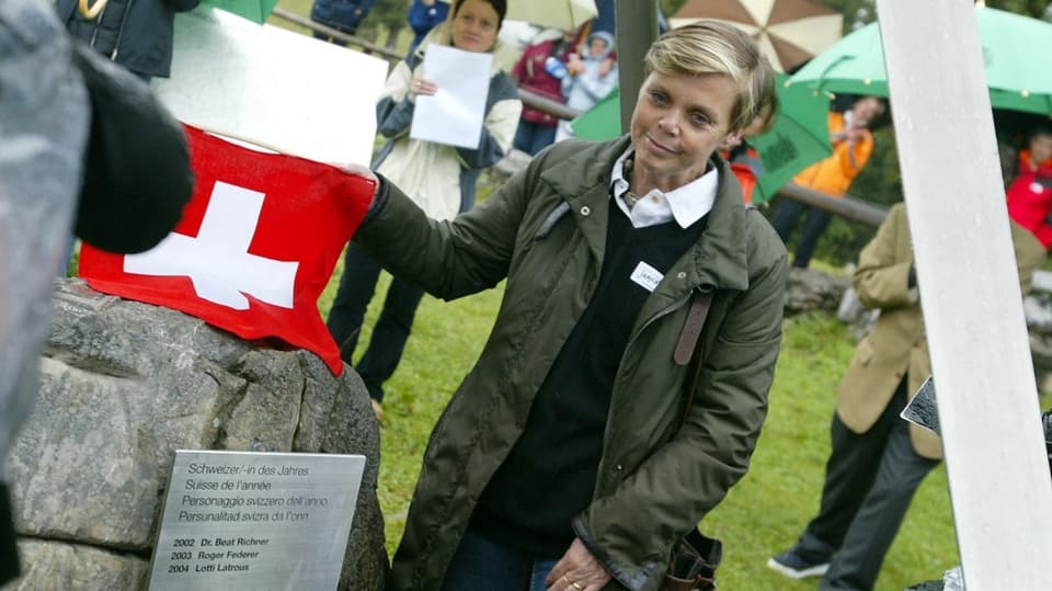 Lotti Latrous bei der Ehrung als «Schweizerin des Jahres 2004».