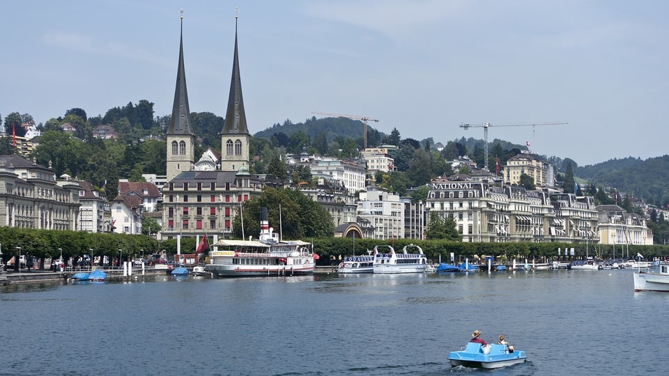 Seebecken Luzern mit Stadt und See