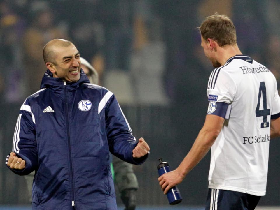 Schalke-Trainer Roberto Di Matteo freut sich über einen Sieg seines Teams