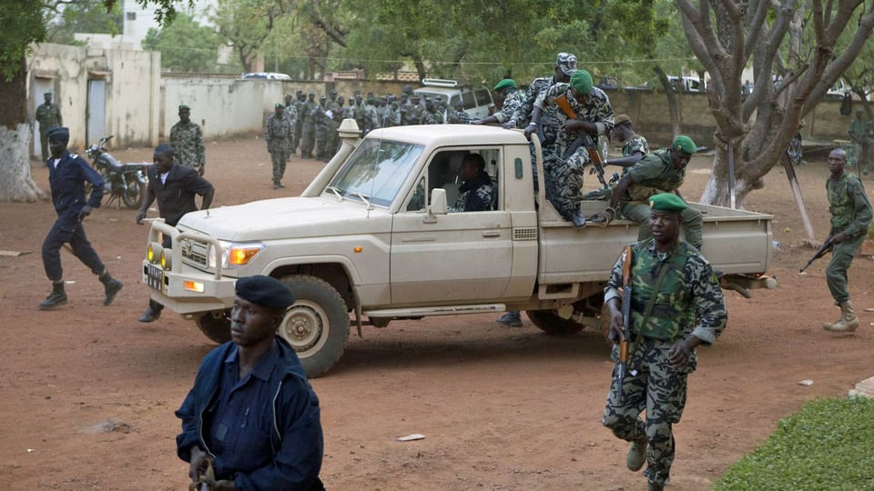 International - Unruhe in Mali: Gesamte Regierung tritt zurück - News - SRF