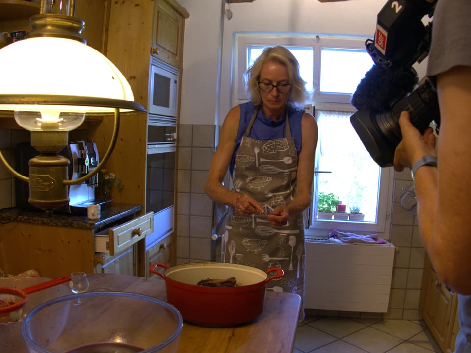 Béatrice Meier in der Küche.