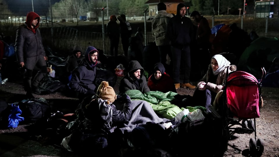 Flüchtlinge an der serbisch-ungarischen Grenzen bei Kelebjia