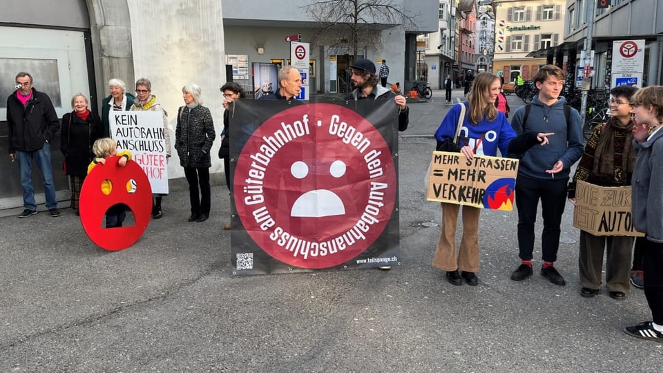 Demonstration vor Waaghaus gegen Autobahnanschluss