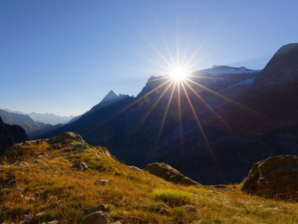 Blick auf Sonnenaufgang bei Berg.