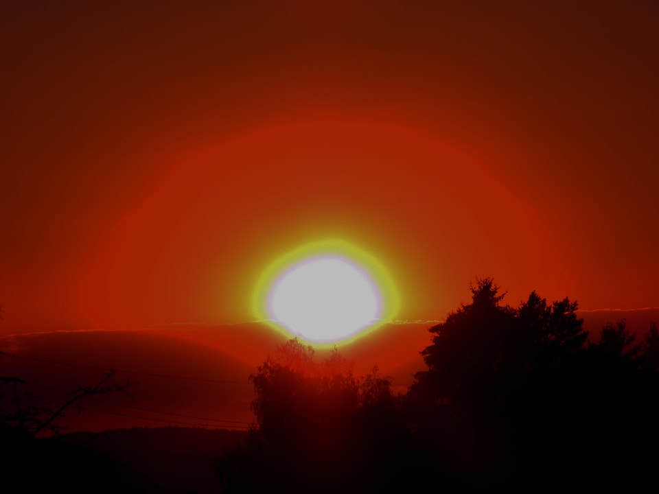 Nach einem strahlend sonnigen Septembertag wurde in Glattfeld ein spektakuläre Sonnenuntergang fotografiert.