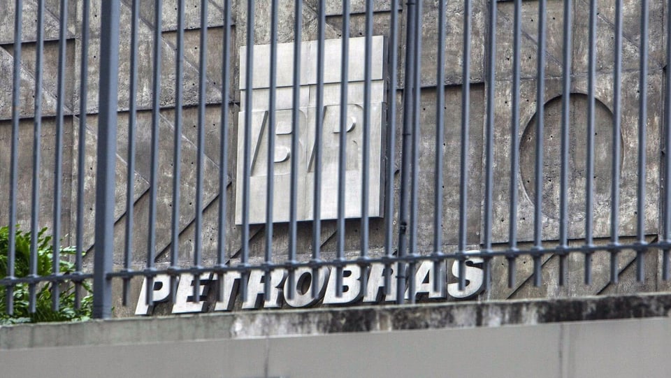 Petrobras-Logo hinter Gittern.