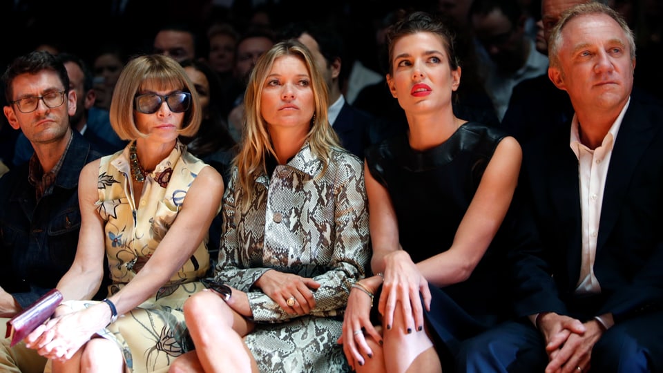 Anna Wintour Kate Moss und Charlotte Casiraghi an einer Modeshow