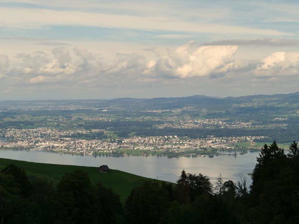 Wolkenbild über dem Zürichsee.