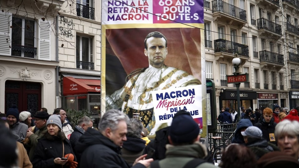 Menschen demonstrieren in Paris gegen die Reform (19.1.2023)