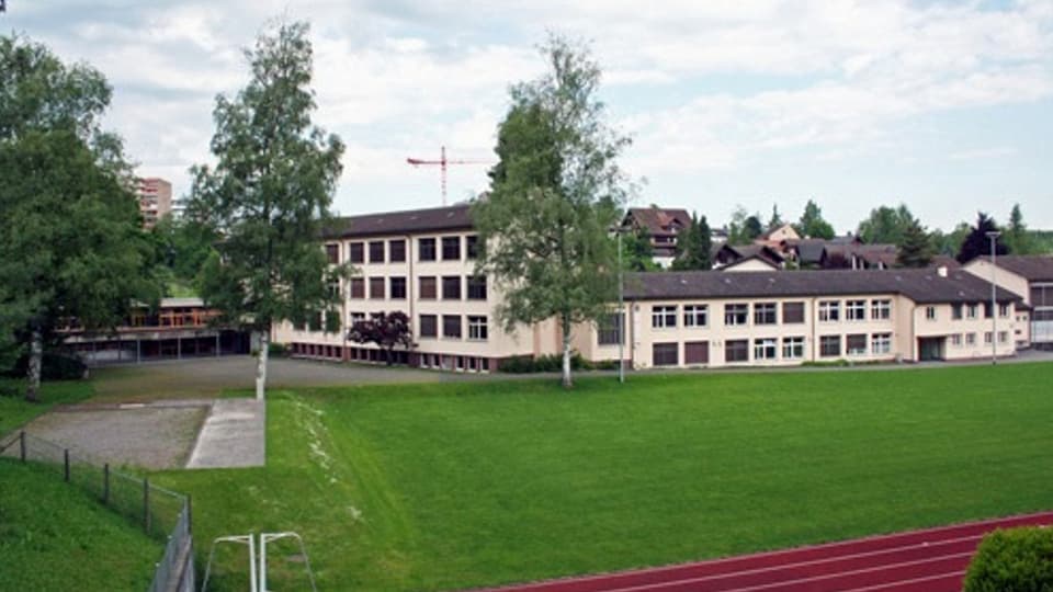Das Schulhaus Staffeln in Reussbühl.