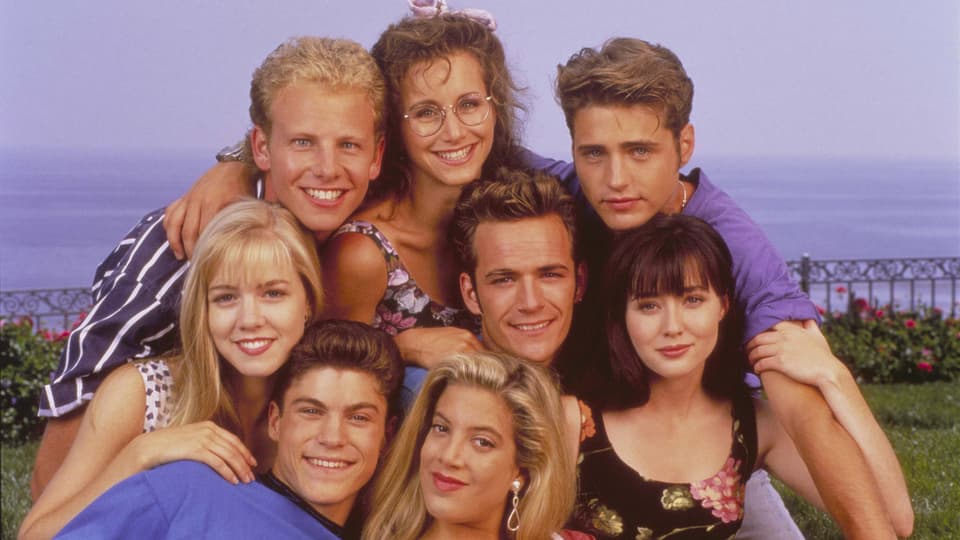 Ein Gruppenfoto der Darsteller von Beverly Hills 90210.