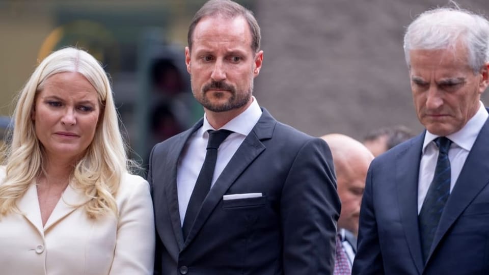 Kronprinzessin Mette-Marit, Kronprinz Haakon von Norwegen und Ministerpräsident Jonas Gahr Støre.