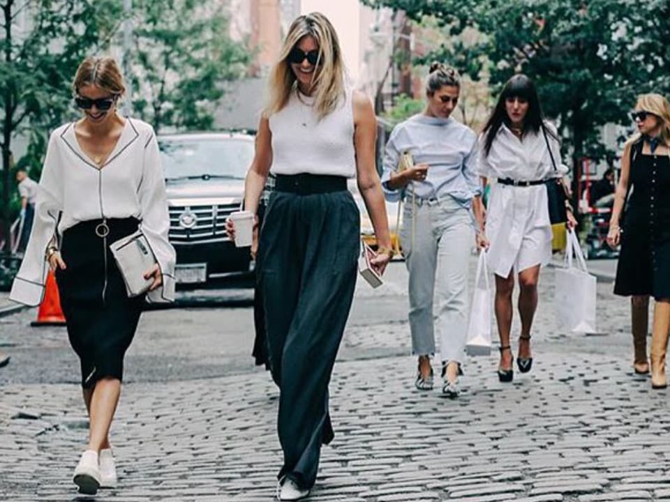 Modebloggerinnen mit dem neuen Trend