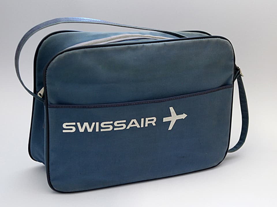 Blaue Swissair-Tasche.