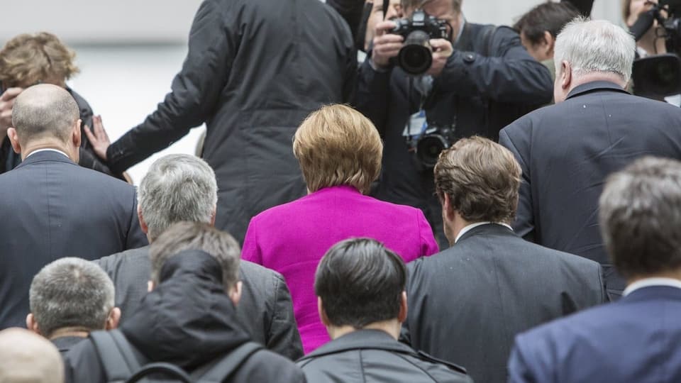 Merkel und weitere Politiker im Bundestag