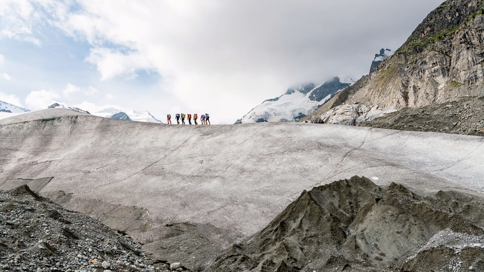 Personen auf einem Gletscher