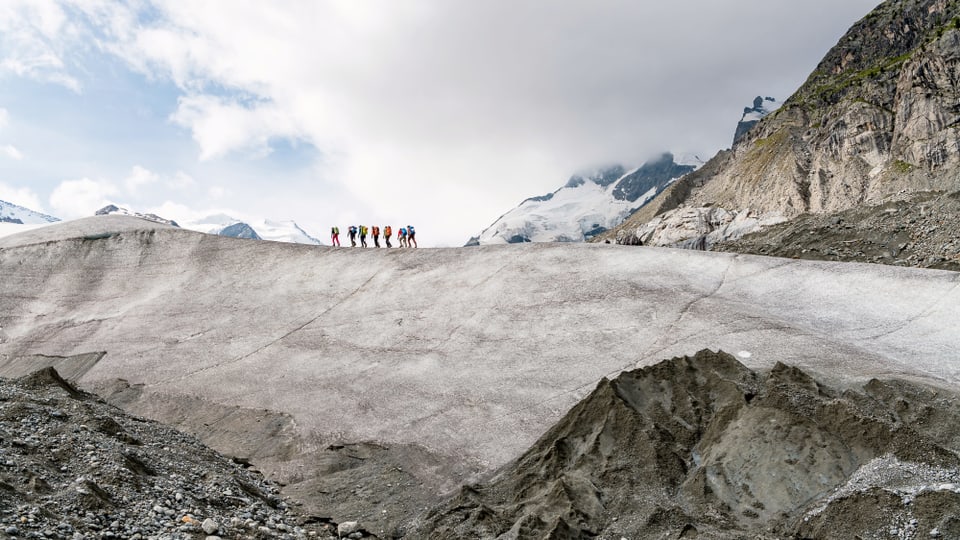 Personen auf einem Gletscher