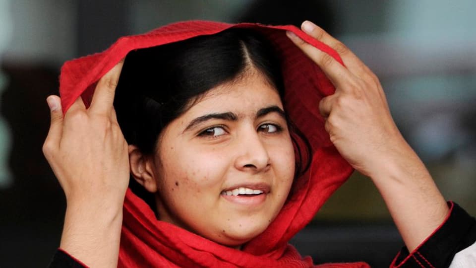 Malala mit Kopftuch