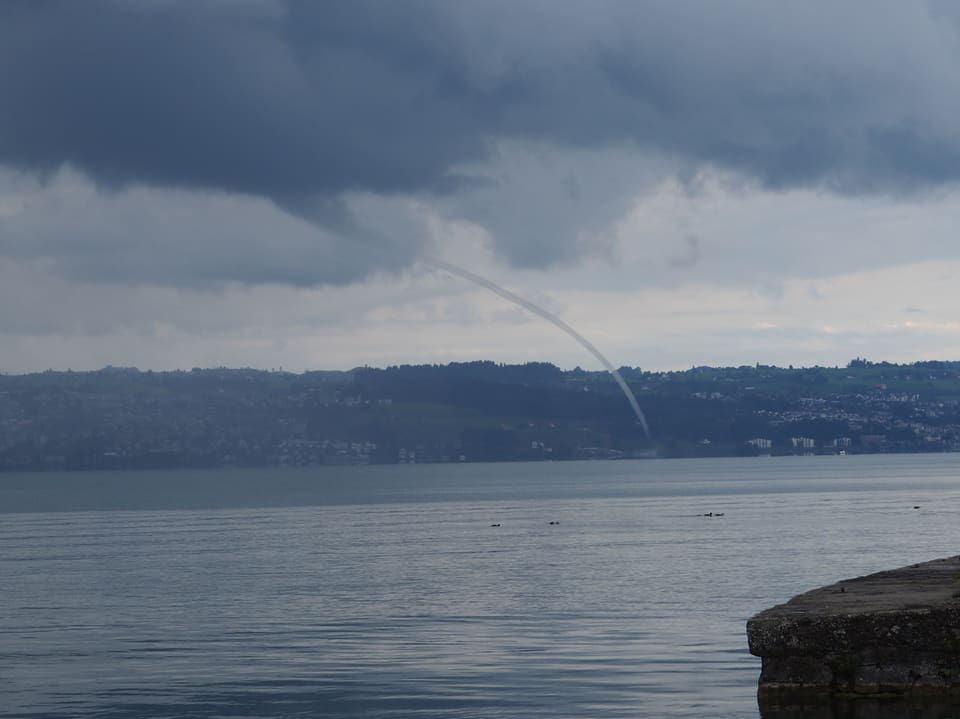 Wasserhose am Zürichsee.