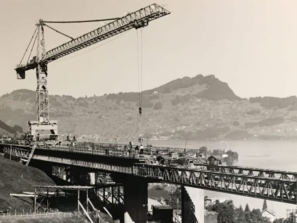 Aufnahme vom Bau des Lehnenviadukts in den 1970er-Jahren