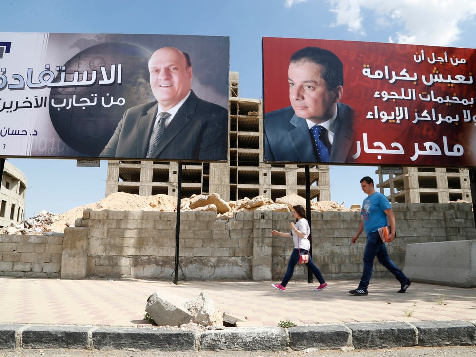 Wahlplakate in einer Strasse in Damaskus