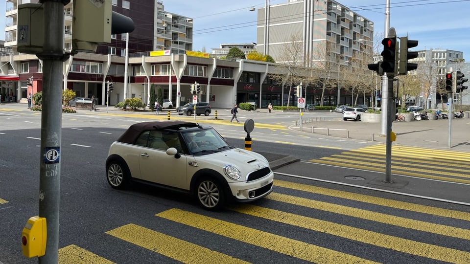 Verkehrsübergang in Luzern mit Ampel. 