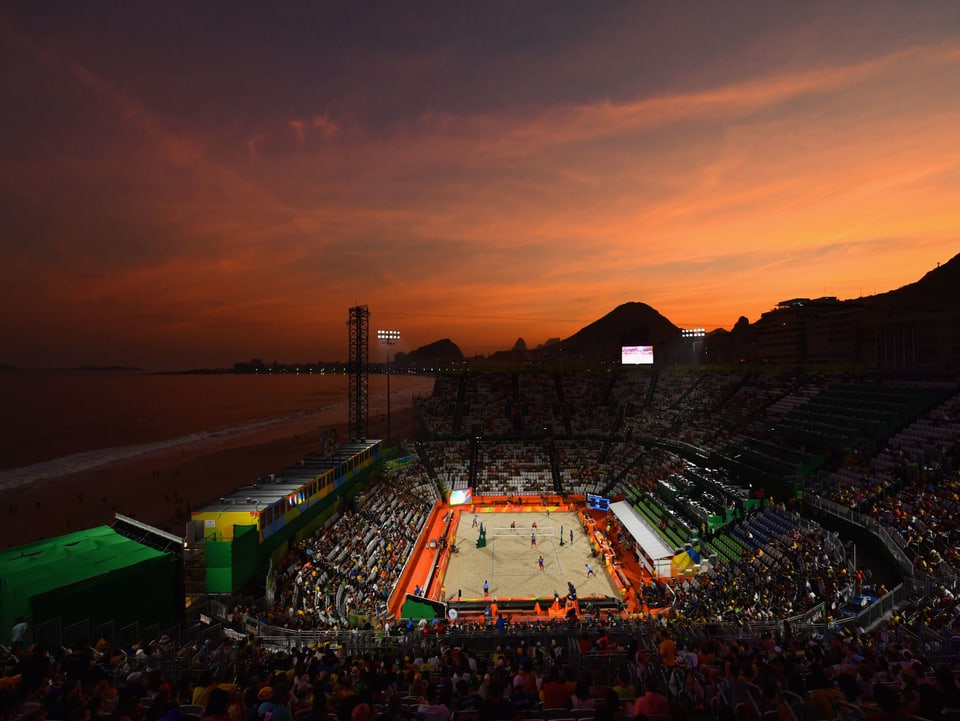 Blick auf die Beachvolleyball-Arena an der Copacabana. 