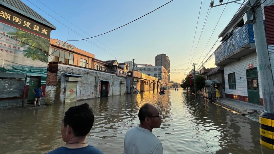 Überschwemmter Strassenzug in Xinxiang