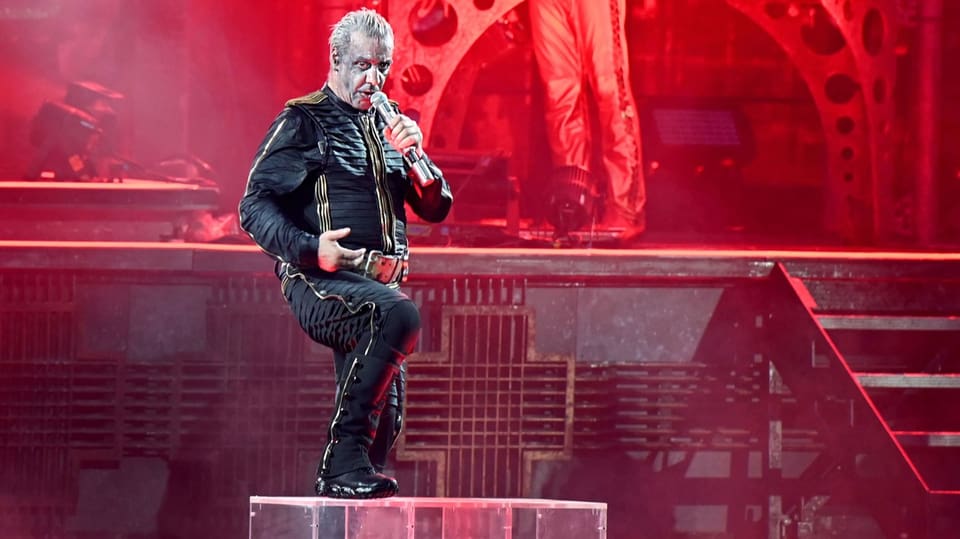 Rammstein-Frontmann Till Lindemann auf der Bühne