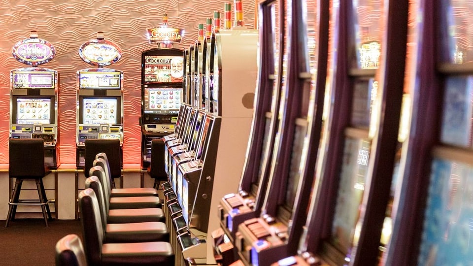 Spielautomaten im Casino
