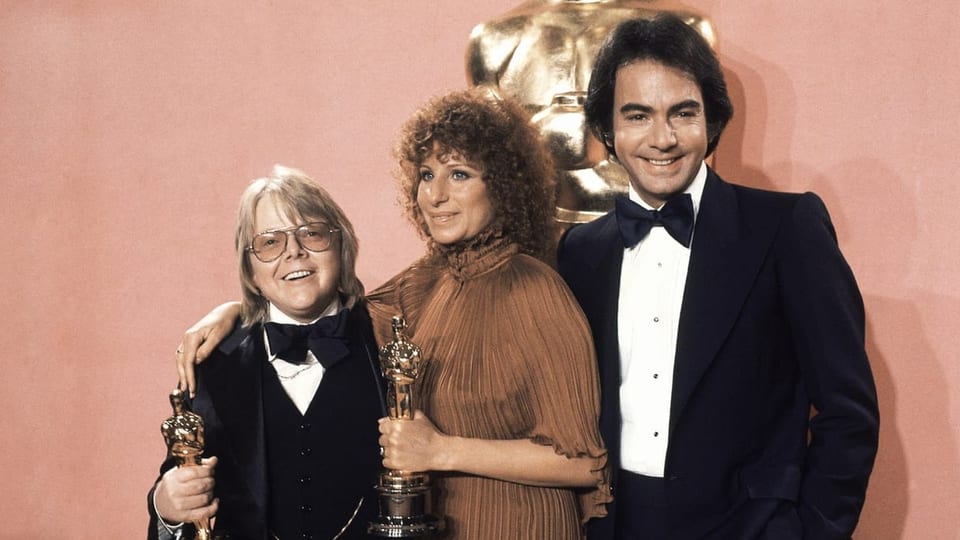 Songtexter Paul Williams, Komponistin Barbra Streisand und Sänger Neil Diamond, frisch prämiert bei den Oscars 1977.