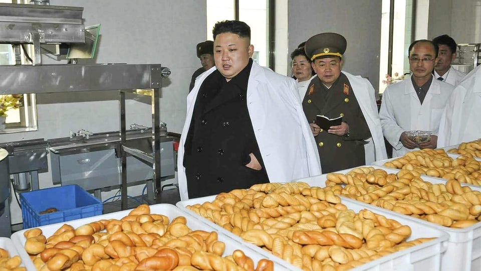 Kim Jong-un inspiziert eine Backwarenfabrik