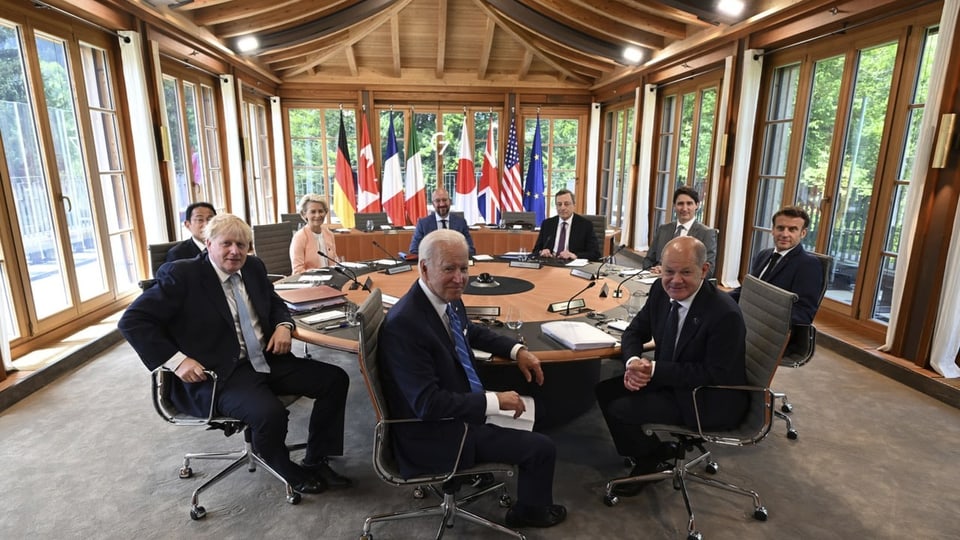 Die Regierungschefs der G7-Staaten, EU-Kommissionspräsidentin Ursula von der Leyen und EU-Ratspräsident Charles Michel. 