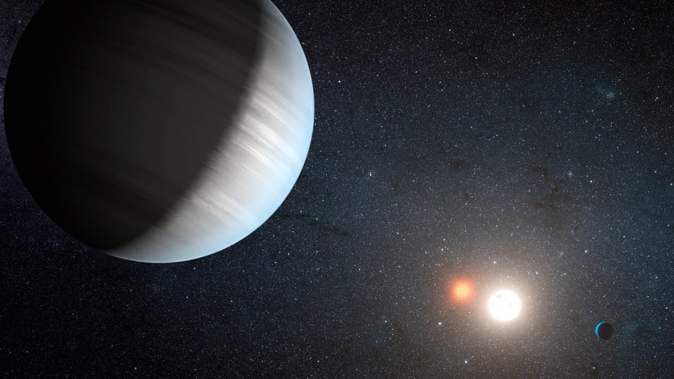 Ein unbekannter Planet im Vordergrund, im Hintergrund ein Stern.