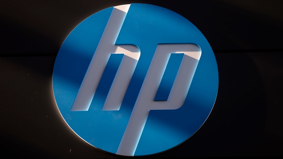 Das Logo von HP auf dunklem Hintergrund.