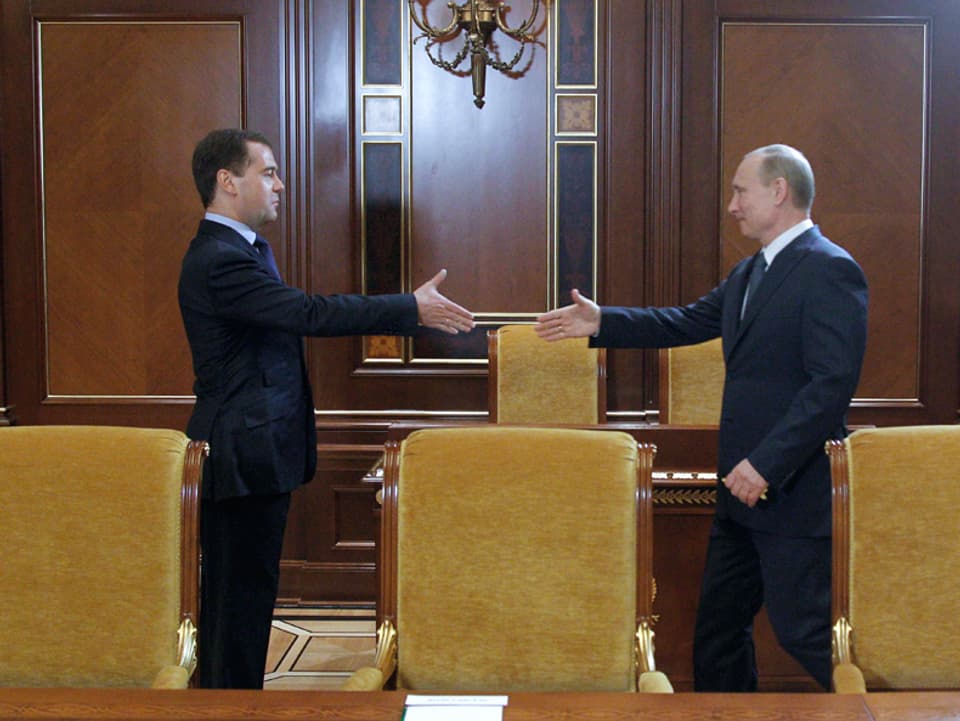  Wladimir Putin und Dimitri Medwedew bei Putins Amtseinführung.