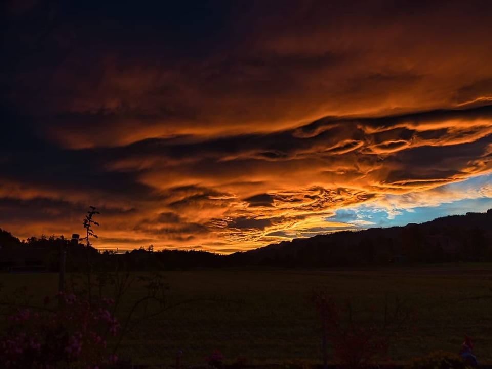 Steffisburg BE Roter Himmel und tolle Wolkenformation.