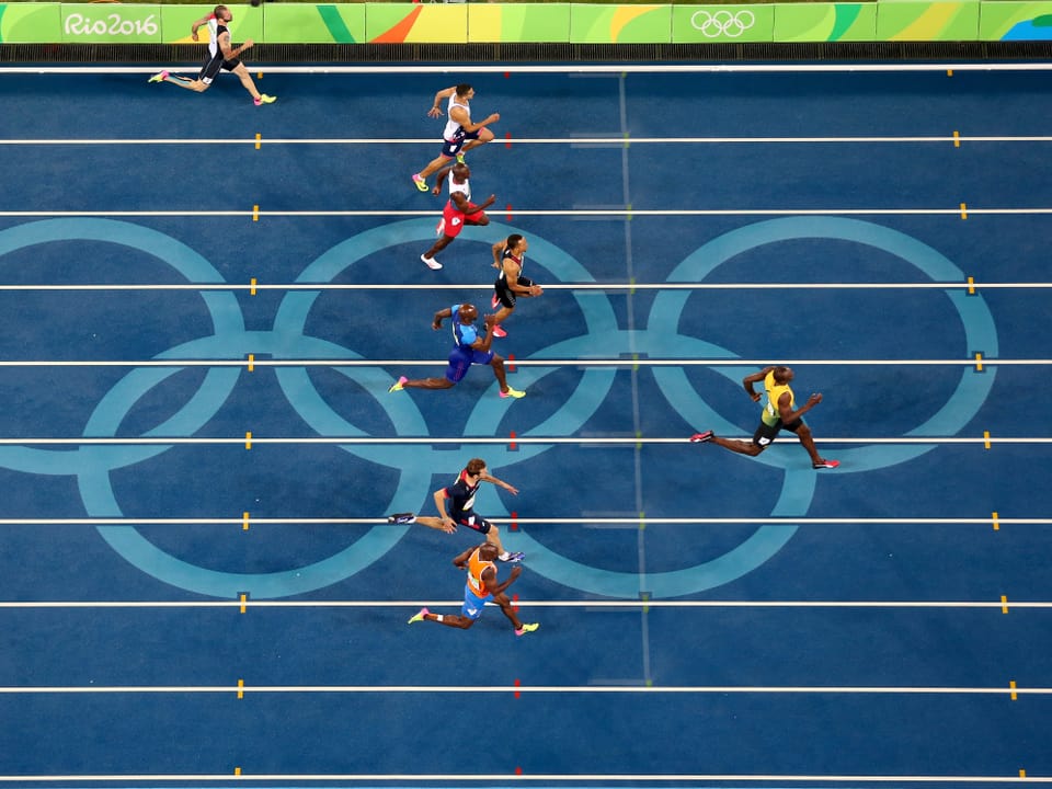 Bolt gewinnt souverän Gold über 200 m.