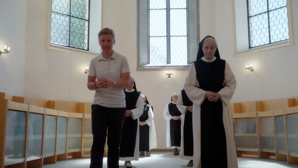 Schwestern beim Beten