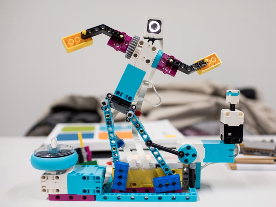 Tanzende Roboterfigur