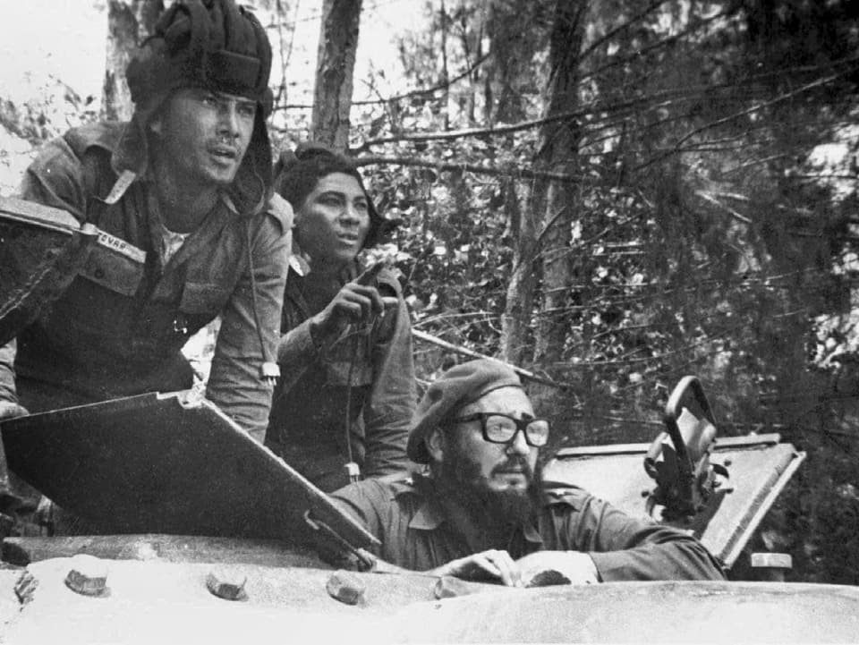 Fidel Castro kämpft gegen die Invastion der USA.