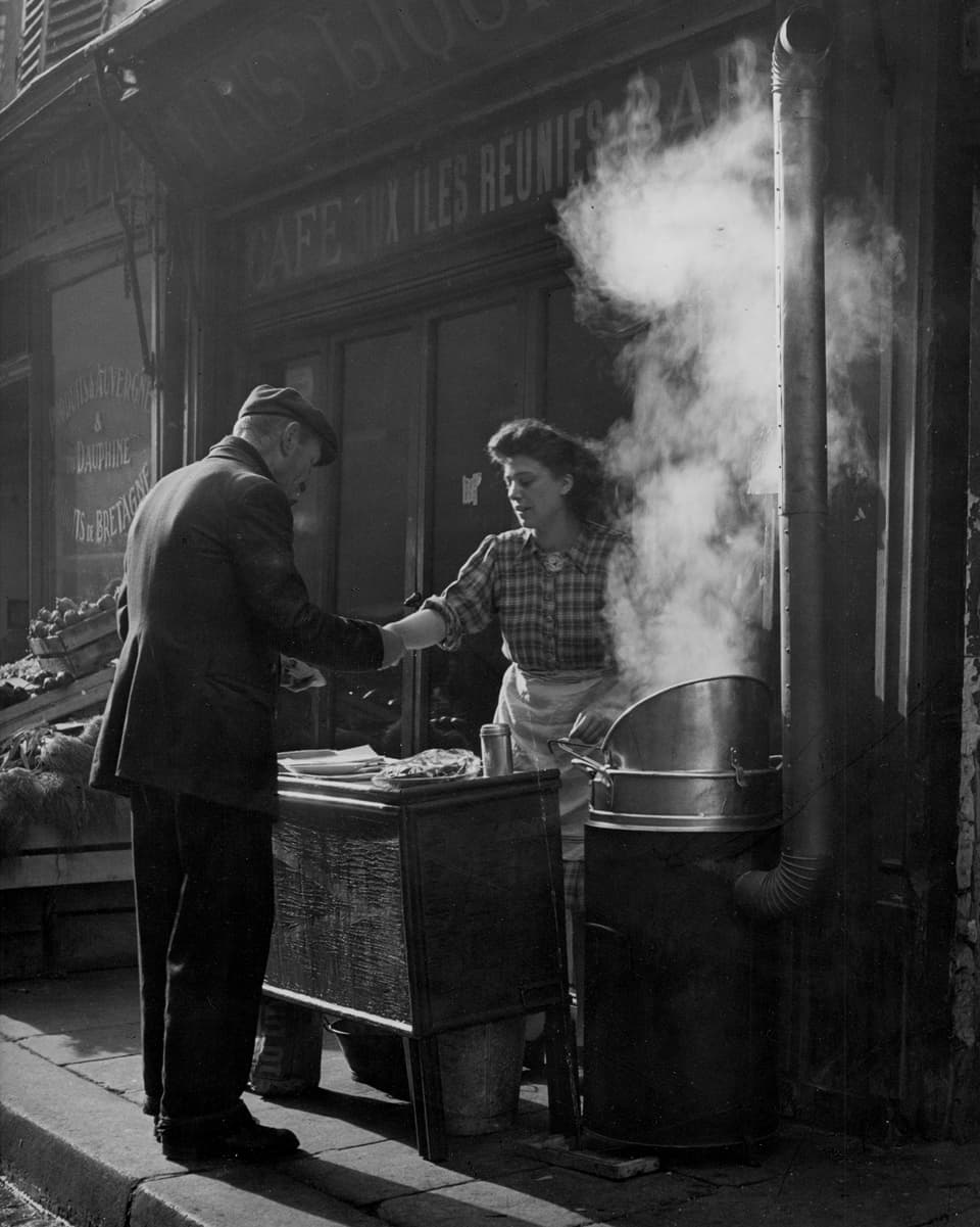 Marchande de frites, Paris, 1952
