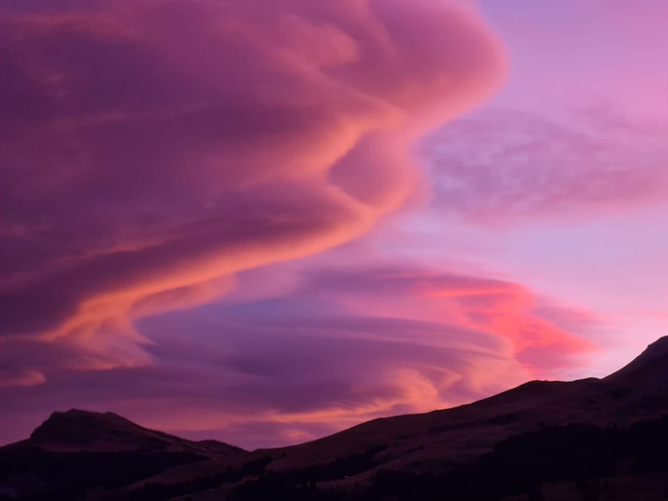 Adelboden Richtung Elsigen BE Roter Himmel.