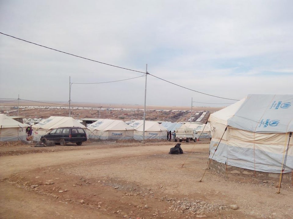 Zelte mit Grundmauern, die derzeit von der UNO gebaut werden. 