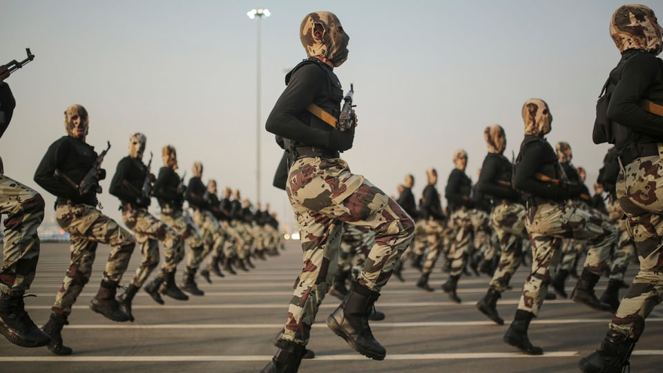 Saudische Sicherheitskräfte an einer Parade.