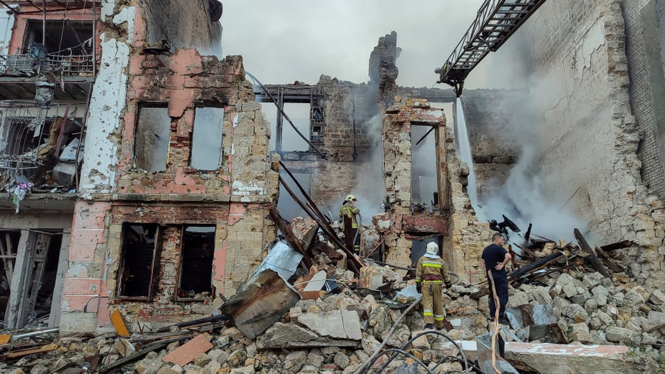 Ein zerstörtes Wohnhaus in Mykolajiew
