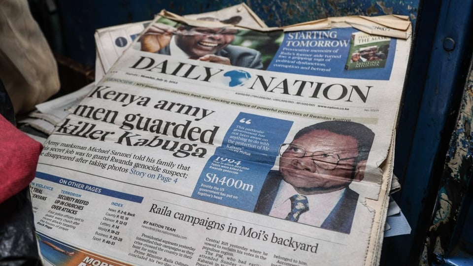 Bild zeigt die Front einer kenianischen Zeitung, worauf ein Foto von Kabuga zu sehen ist.