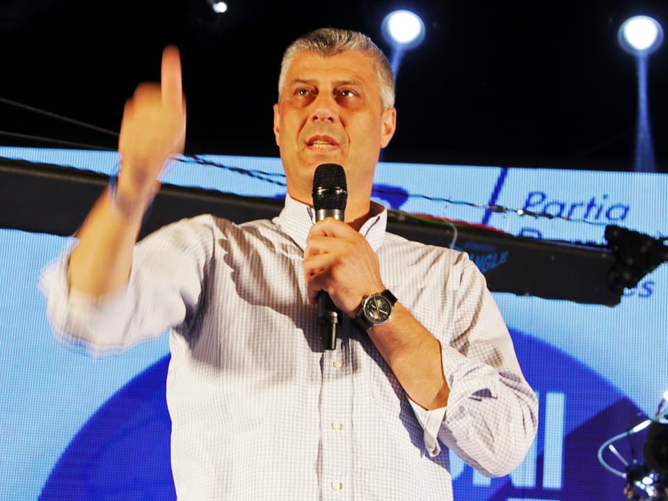 Hashim Thaci zeigt «Thumbs up»