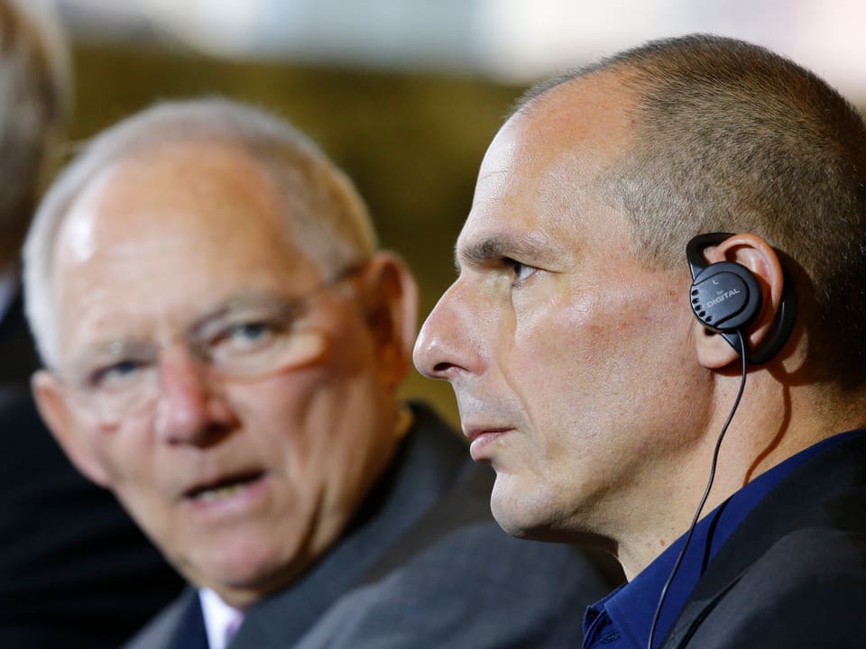 Schäuble (links) blickt auf Varoufakis.